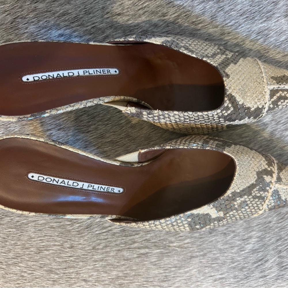 Donald J. Pliner Beige Snake-Print Pointed-Toe Slip-On Mules